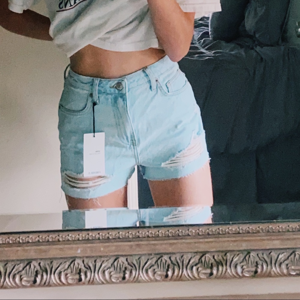 High waisted light washed Jean shorts !!